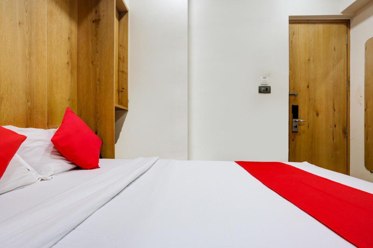 Oyo 81549 Hotel Elegance Nx 뭄바이 외부 사진