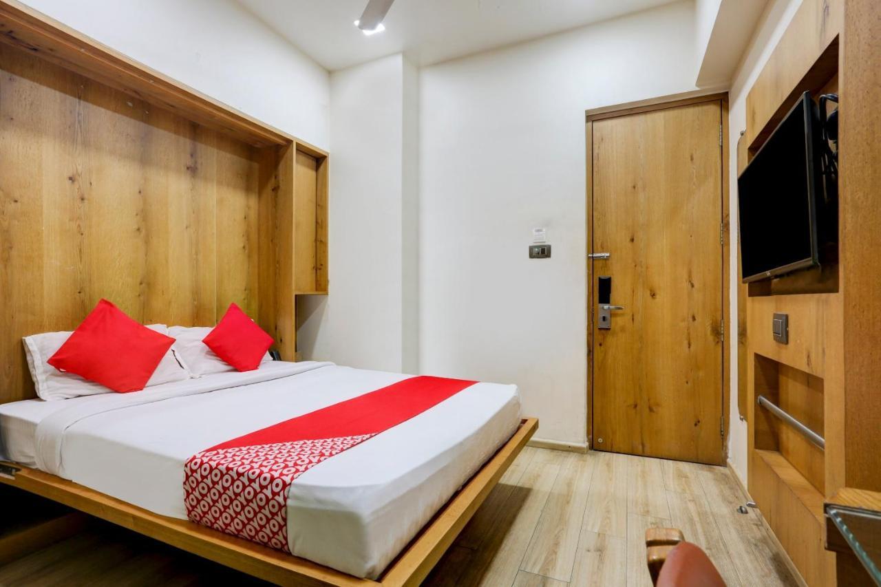 Oyo 81549 Hotel Elegance Nx 뭄바이 외부 사진