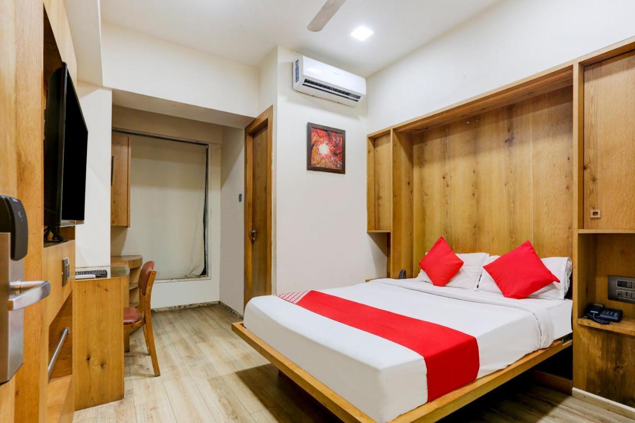 Oyo 81549 Hotel Elegance Nx 뭄바이 외부 사진