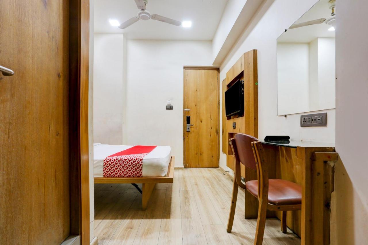 Oyo 81549 Hotel Elegance Nx 뭄바이 외부 사진