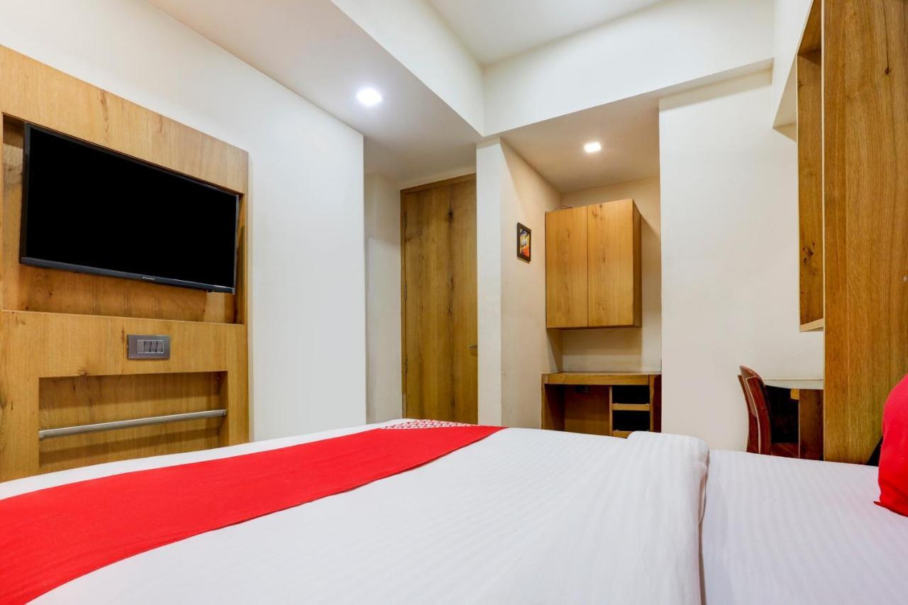 Oyo 81549 Hotel Elegance Nx 뭄바이 외부 사진