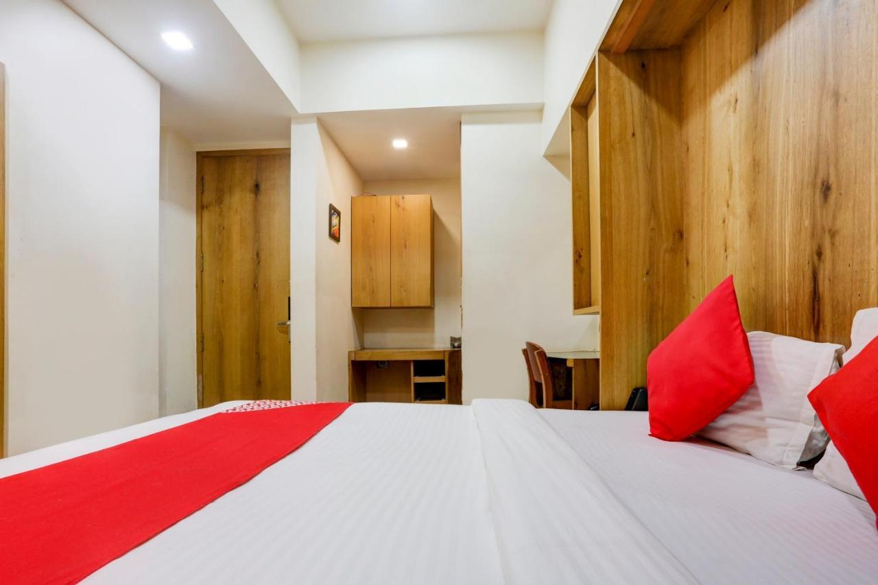 Oyo 81549 Hotel Elegance Nx 뭄바이 외부 사진